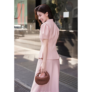 Blusa Elegante Rosa para Mujer con Cuello Mandarín y Abertura en el Escote, Estilo Peplum, para Oficina o Casual, Diseño Personalizado ODM OEM DORIS - Product Image 4