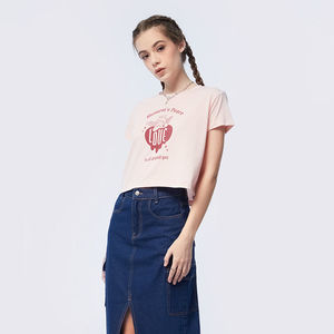 เสื้อยืดครอปสีชมพูสำหรับผู้หญิง แขนสั้น คอกลม พิมพ์ลายหัวใจ สวมใส่สบาย ผ้าฝ้ายเจอร์ซีย์ 100% สำหรับฤดูใบไม้ผลิและฤดูร้อน - Product Image 2