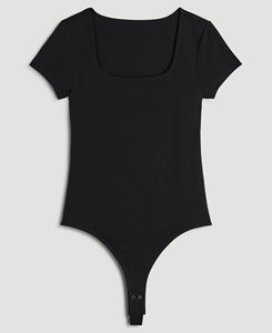 จั๊มสูทโยคะคอเหลี่ยมแขนสั้นสีดำพรีเมียมสำหรับผู้หญิง พร้อมโลโก้สั่งทำพิเศษ แขนทรงบาน เอวสูง ระบายอากาศได้ดี ผลิตจากผ้าสแปนเด็กซ์/โพลีเอสเตอร์ เนื้อผ้านุ่ม - Product Image 5