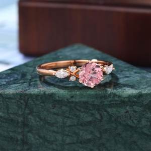 Bague de fiançailles en saphir rose de laboratoire, accentuée de diamants taille ronde, en or massif 14 carats ou en argent, bijoux de mariée - Product Image 3