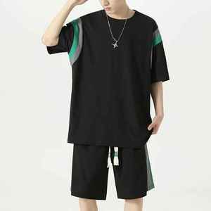 ชุดเสื้อยืดและกางเกงขาสั้นผู้ชาย สีดำ ลายพิมพ์โพลีเอสเตอร์ คอวี ลำลอง ใส่สบาย ระบายอากาศ แห้งเร็ว เหมาะสำหรับฤดูร้อน ชุดกีฬาถัก - Product Image 6