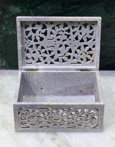 Boîte à bijoux en marbre sculpté à la main, design rectangulaire en marbre Jaali et boîte à bijoux en pierre savonneuse, design moderne, article cadeau haut de gamme - Product Image 2