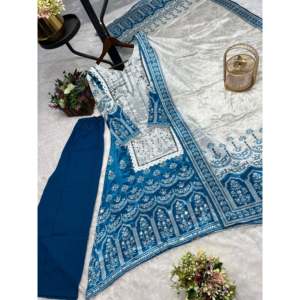 Magnifique ensemble haut-bas et dupatta en satin avec imprimé numérique et travail manuel en miroir véritable - Product Image 2