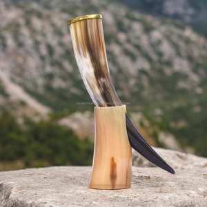 Taza de cuerno para beber vikingo de artesanos reales con borde de latón Taza de cuerno de búfalo natural hecha a mano Jarra de cerveza nórdica medieval - Product Image 6