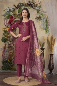 Elegante conjunto de Kurti, pantalón y dupatta de corte recto. Graciosa y moderna, eternamente clásica. - Product Image 1
