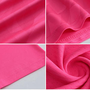 Uniforme de Fútbol Personalizado de Manga Corta con Franja Lateral Rosa y Negra, Transpirable y de Secado Rápido para Entrenamiento - Product Image 3