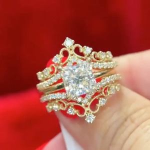 Bague de fiançailles en argent sterling 925 avec moissanite taille princesse et moissanite d'appoint, bijou de joaillerie avec clarté VVS, en vente. - Product Image 3