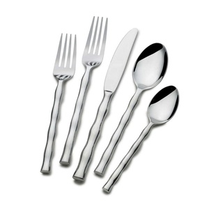 Couverts en métal : une touche d'élégance pour les repas, conçus pour embellir les réceptions à la maison avec une présentation intemporelle. - Product Image 3