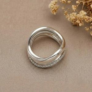 แหวนเพชรทรงบริลเลียนต์ประดับเพชรแท้ทรงมินิมอล AMBER JEWELS ทองคำแท้ 18K ชุบโรเดียม พร้อมใบรับรอง IGI - Product Image 2