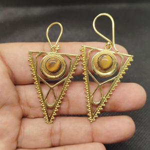 Prix de gros Boucles d'oreilles pendantes bohèmes en laiton plaqué or 18 carats avec œil de tigre, nouveau design, bijoux de mode pour femmes - Product Image 1