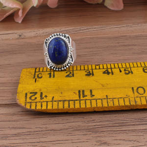 Bague artisanale en argent sterling 925 avec lapis-lazuli serti clos, style vintage, pierre bleue sculptée, bijou statement antique - Product Image 3