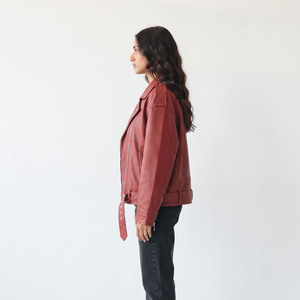 Veste en cuir pour femme, style hiver, manches longues, en cuir véritable, veste de motard, col zippé rabattable, haut en cuir - Product Image 4