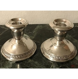 Paire de chandeliers en argent vintage, ensemble de bougeoirs décoratifs, élégance durable, splendeur persistante - Product Image 1
