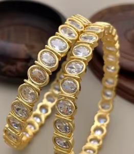 Fantaisie élégant à la mode AD Stone Look plaqué or fête porter des bracelets deux paires de bracelets ensemble pour les femmes vêtements de mariage - Product Image 2