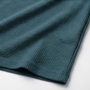 Vente en gros de polos pour hommes sur mesure avec logo imprimé, nouveau design, couleur unie, tissu tricoté, fabriqué au Pakistan - Product Image 5
