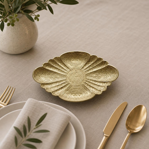 Plateau de service artisanal à un seul niveau, design moderne, compatible lave-vaisselle, en laiton de haute qualité, finition polie, facile à nettoyer, pour cuisine et bureau - Product Image 3
