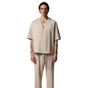 Camisa Tejida Inteligente para Hombre, Manga Corta, Cuello en V, Estilo Minimalista, Color Sólido, Suministro al por Mayor Personalizado OEM - Product Image 5