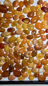 Cabochon ovale en cornaline rouge polie avec effet opalescent, qualité AAA, tailles 4mm-16mm, pour la fabrication de bijoux et la décoration - Product Image 3