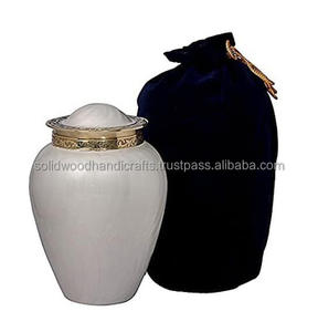 Urnas Funerarias Decorativas de Latón de Alta Calidad, Urnas Hechas a Mano para Hombres y Mujeres - Product Image 1