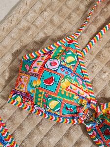 Trajes de baño de dos piezas con estampado de frutas al por mayor, fabricación personalizada, MOQs bajos y etiquetas privadas para marcas globales de ropa B2B. - Product Image 4