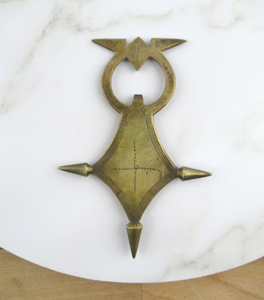 Ouvre-bouteille vintage en laiton, croix touareg du Niger, design inspiré de l'Afrique, ouvre-bouteille manuel pour bière, outil de bar décoratif en laiton - Product Image 5