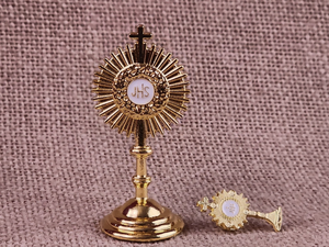 Monstrance en laiton poli, artisanale, traditionnelle catholique, pour l'altier religieux de l'église et de la chapelle, pour la liturgie eucharistique - Product Image 4