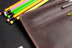 Couverture de carnet en cuir véritable de luxe rustique avec protection et support rechargeable pour journalisation et notes NBC-0070 - Product Image 4