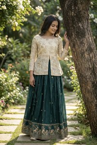 Elegante Lehenga Choli Tradicional para Mujer, para Fiestas, con Lentejuelas Intrincadas, Bordado Dori y Motivo Rosa Blanco, de Secado Rápido - Product Image 5