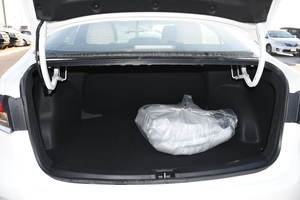 Herramientas manuales antideslizantes inalámbricas/a batería para Corolla XLi 1.6L Automático 2025 Sedán Blanco (usado) - Product Image 4