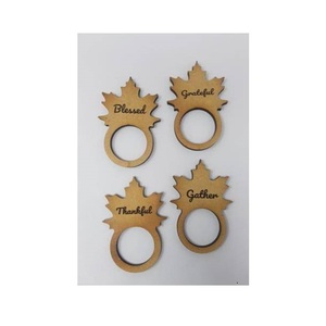 Lots de bagues de serviette en bois modernes gravées avec des mots inspirants pour mariage, écologiques et durables - Product Image 2