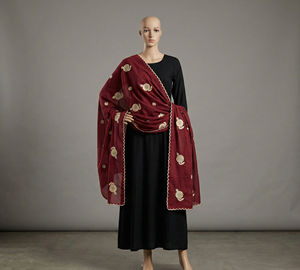 Hijab en voile de coton brodé floral or bordeaux, style Dubaï, écharpe islamique respirante 2,2 m, design premium, usage quotidien, musulman - Product Image 3