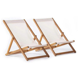 La silla plegable para exteriores Adredna presenta una estructura de madera natural y un asiento de tela duradera de color claro. - Product Image 2