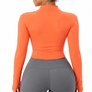 Camiseta de yoga para mujer, manga larga, cuello alto, cremallera frontal, estilo deportivo, corte ajustado, silueta entallada 1. Top de Yoga Personalizado - Product Image 3