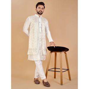 ชุดคุร์ตาผ้าไหมแจ็คการ์ดลายบังลอรีสุดหรู พร้อมกางเกงปาจามา สีขาว - Product Image 1