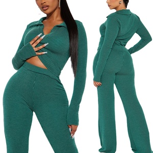 Conjuntos Deportivos de 2 Piezas para Mujer, Camiseta y Pantalones con Cuello en V, Elásticos, Transpirables, con Logotipo Personalizado de Alta Calidad, de Secado Rápido y Ecológicos - Product Image 1
