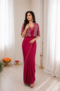 Sari de crepé de seda con bordado de lentejuelas, listo para usar, para fiestas, con blusa y chaqueta completamente cosidas. - Product Image 5