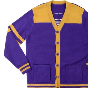 Cárdigan Escolar de Invierno para Hombre, Diseño Personalizado OEM del Fabricante, Color Morado Dorado, Acrílico, Tejido con Patrón, Manga Larga, con Botones - Product Image 4