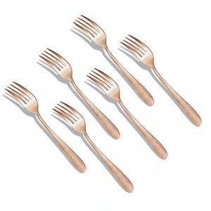 Ensemble de couverts élégants finition miroir doré, parfaits pour les événements de restauration hôtelière, les réceptions et les repas en famille, provenant d'Inde. - Product Image 2