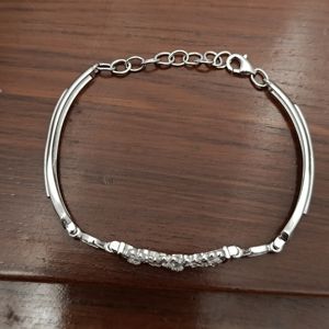 Bracelet élégant en argent sterling 925 avec breloque florale en diamant, maillons géométriques, bijoux de créateur pour femme, idéal pour les soirées - Product Image 2