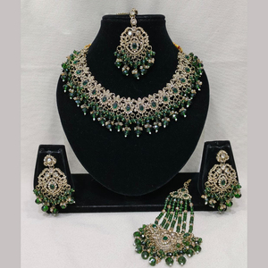 Ensemble collier et boucles d'oreilles en perles de cristal autrichien plaqué or JeweleMarket, avec Maang Tikka |   Bijoux de mariée indiens élégants pour - Product Image 1