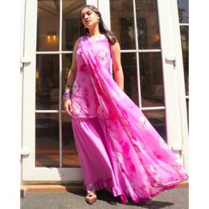 Conjunto de Traje de Seda Satinada con Estampado Tie Dye en Color Fucsia para Mujer, Talla XS, Rosa - Product Image 1