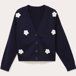 Chemisier d'été en maille respirante à col en V pour femme, haut léger à texture douce, pull boutonné pour l'Europe - Product Image 1