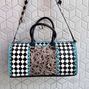 Sacs à bagages en cuir uniques, faits à la main par un designer, à motifs de damier, multi-usages, sac de voyage unisexe, grand sac à main - Product Image 1
