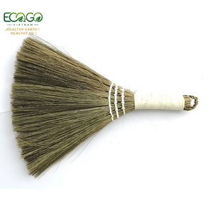 Balai à main rustique bohème de 27 cm en herbe, mini balayette décorative avec manche en rotin tressé, accent décoratif pour la maison, balai à miettes pour bureau - Product Image 4