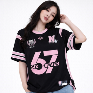 Maillot de football surdimensionné noir et rose personnalisé en maille, impression par sublimation, streetwear, t-shirt de sport unisexe, vente en gros OEM - Product Image 2