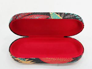 กล่องใส่แว่นตาและกระเป๋าหนัง PU แบบแข็งลายโลโก้แบบคลาสสิก - Product Image 4