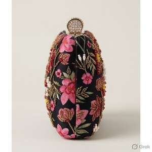 Pochette brodée florale avec fermoir en strass, accessoire de soirée fait main - Product Image 2