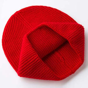 Gorro de Punto Acrílico Rojo Unisex, Color Personalizado, Gorro de Invierno de Estilo Casual para Adultos, Circunferencia de Cabeza de 56-58 cm, Tejido a Máquina - Product Image 4