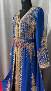 Elegante Vestido Kaftan Bordado a Mano con Cuentas y Velo, Última Moda en Ropa Islámica para Bodas - Product Image 4