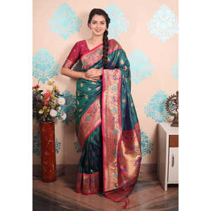 ผ้าไหมพิธานีสีเขียวลายยูงแกะสลักด้วยดิ้นทองคำ น้ำหนัก 650 กรัม เสื้อผ้าอินเดียและปากีสถาน - Product Image 1